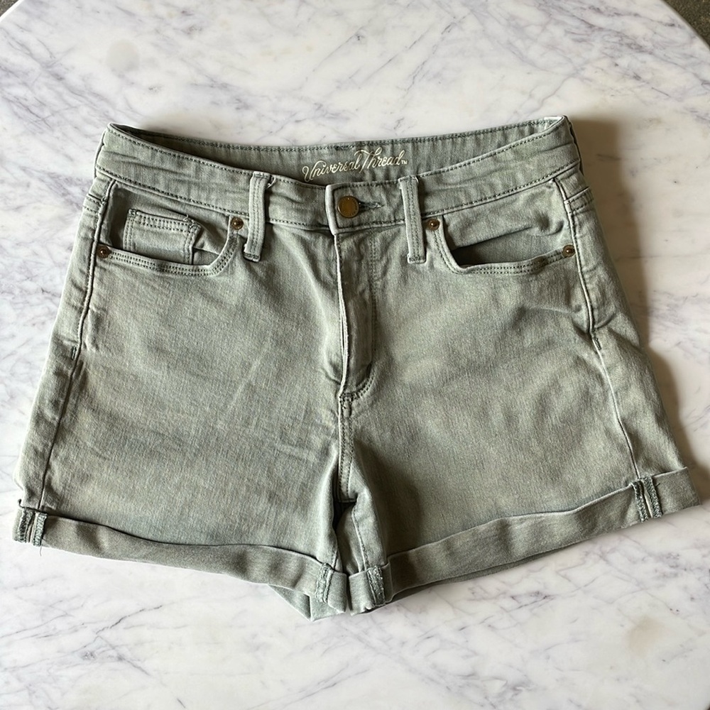 Universal Thread Khaki Shorts Size 6 (28 in. Waist)